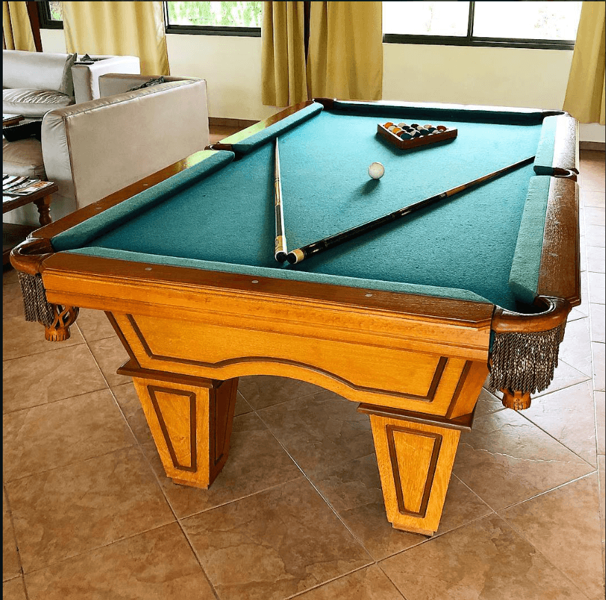 Mesa de pool en el living del Club House